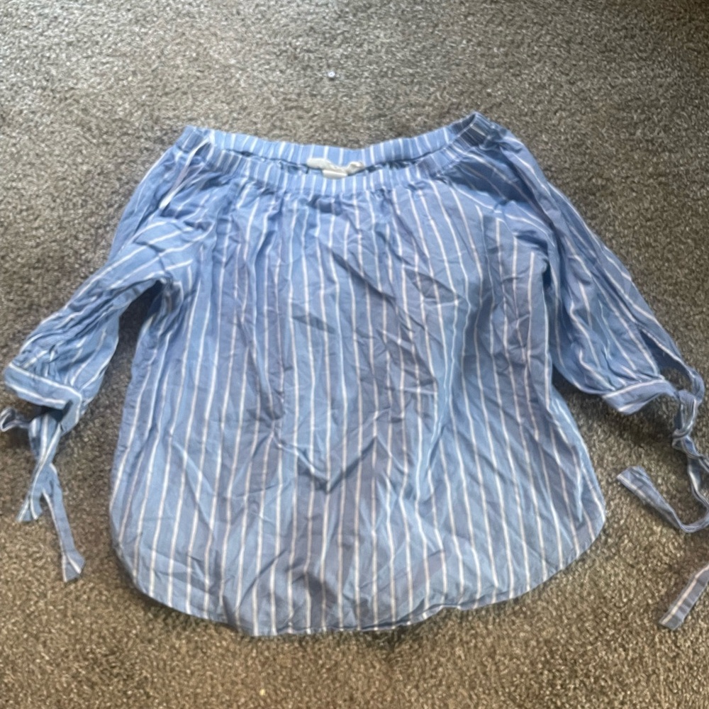 Size 2 H&M Off-the Shoulder 3/4 length tie sleeve striped blue and white shirt